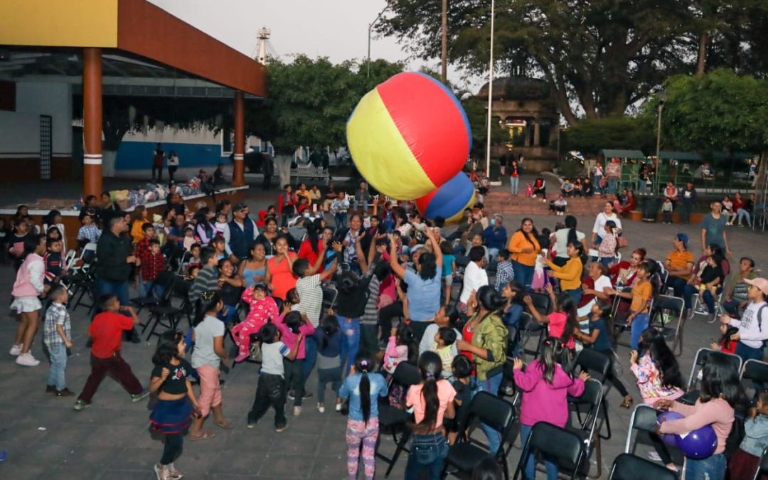 DIPUTADA KATE Y REGIDOR SANTIAGO CONVIVEN CON MÁS DE 300 PERSONA EN EVENTO DE REYES EN QUESERÍA