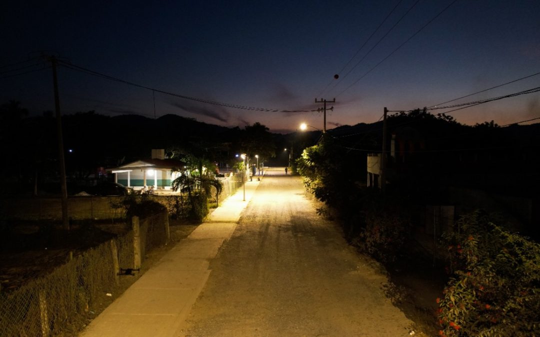 ENTRGA AYUNTAMIENTO DE MANZANILLO BANQUETA Y ALUMBRADO EN EL NARANJO