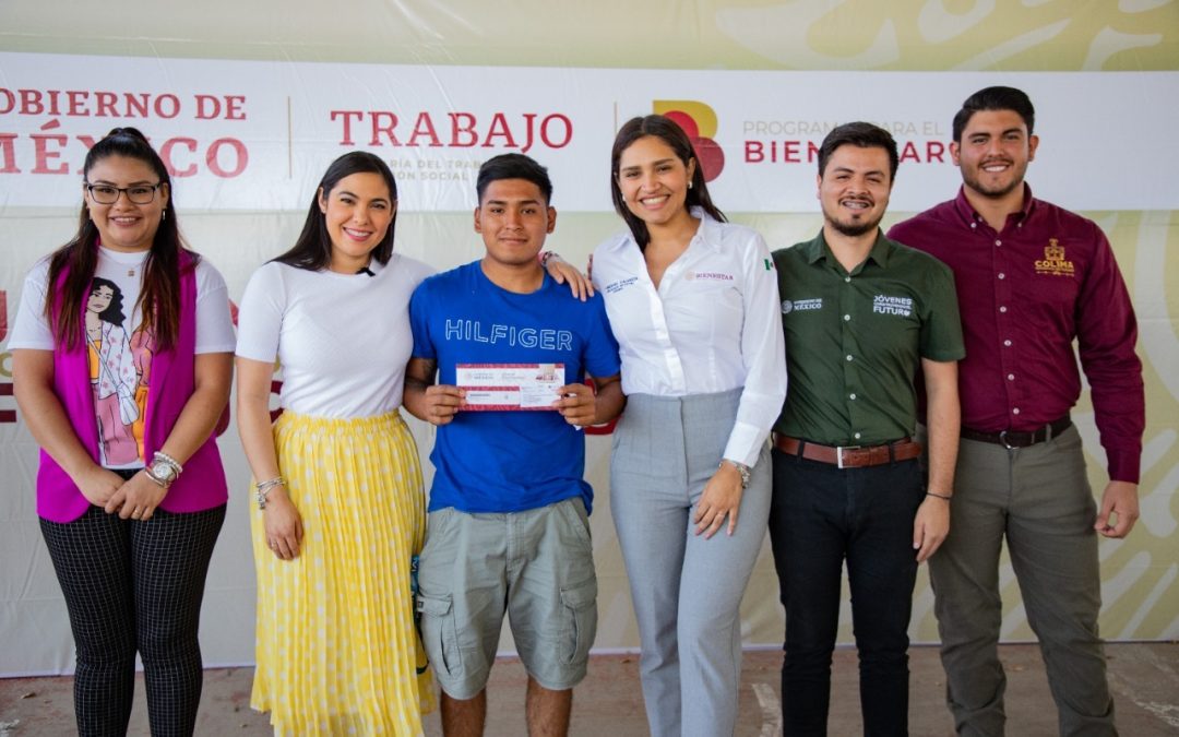 INDIRA PARTICIPA EN ENTREGA DE TARJETAS BANCARIAS DE LA PENSIÓN PARA PERSONAS ADULTAS MAYORES Y DE JCF