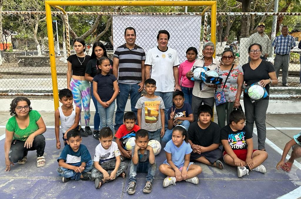 REHABILITAN VECINOS DE LA COLONIA DE LOS TRABAJADORES SU PARQUE