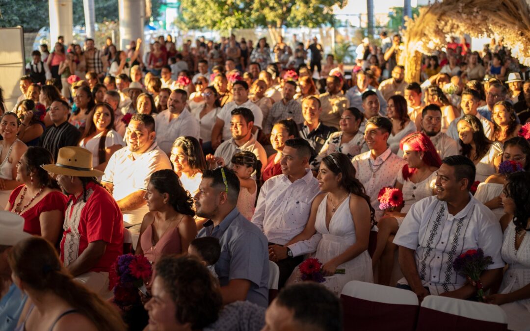 REALIZAN EN MANZANILLO BODA COLECTIVA DE 84 PAREJAS