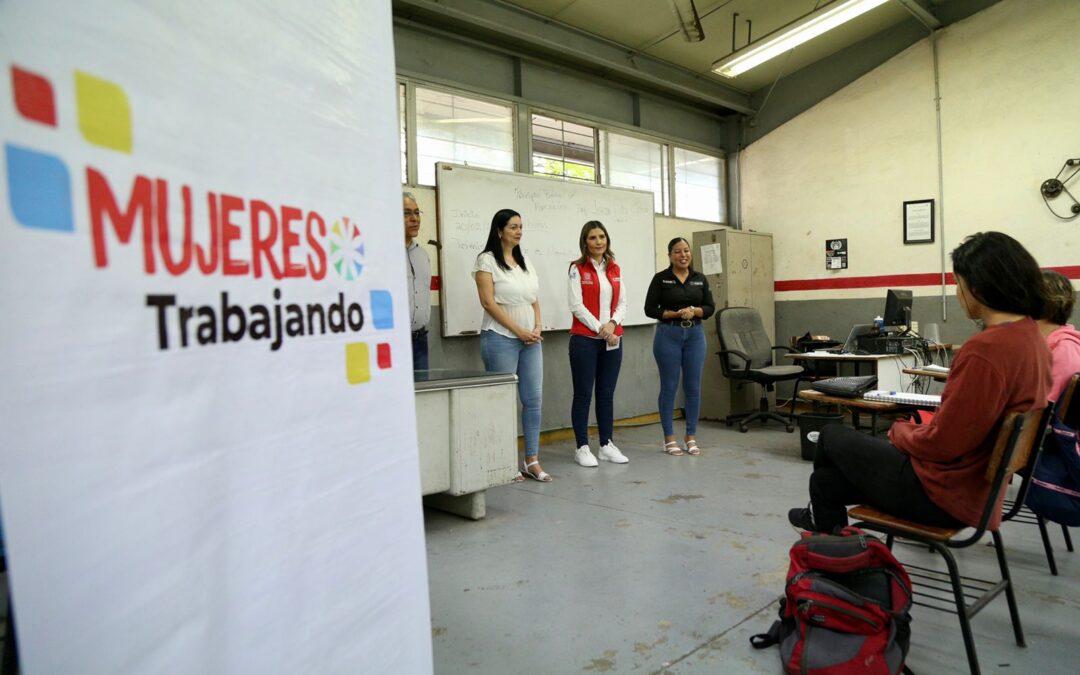 INICIA AYUNTAMIENTO DE COLIMA CURSO DE MECÁNICA «MUJERES TRABAJANDO»