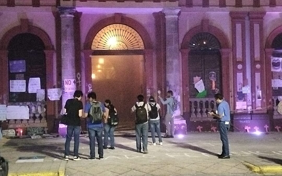 RECHAZAN CIUDADANOS DAÑOS OCASIONADOS A PALACIO DE GOBIERNO DURANTE MARCHA 8M