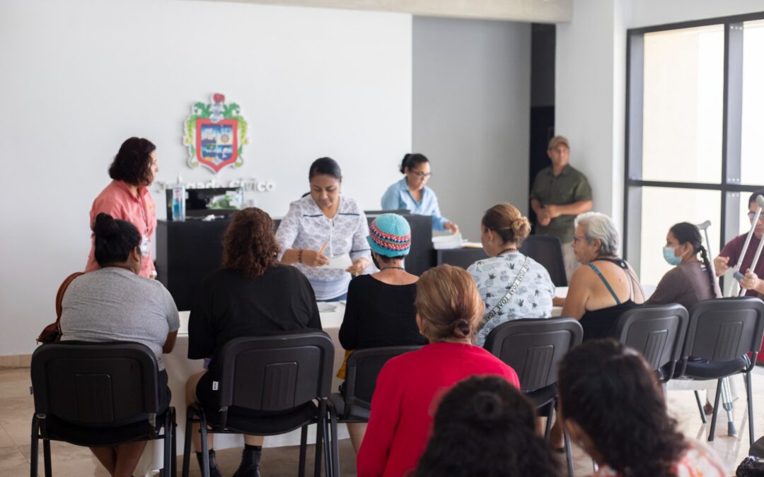 Entrega Griselda Martínez apoyos para 13 familias con necesidades especiales