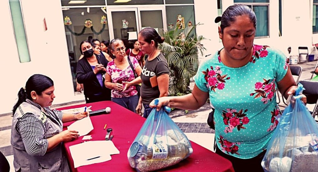 ENTREGA AYUNTAMIENTO DE MANZANILLO APOYOS ALIMENTICIOS A 2 MIL 400 FAMILIAS
