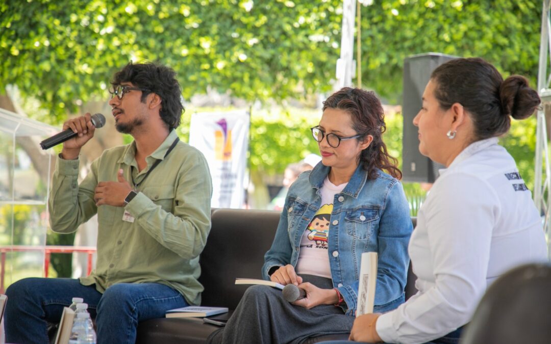 PRESENTAN LIBRO DE LEYENDAS DE MANZANILLO EN FESTIVAL DEL LIBRO EN ZAPOTLÁN EL GRADE, JALISCO