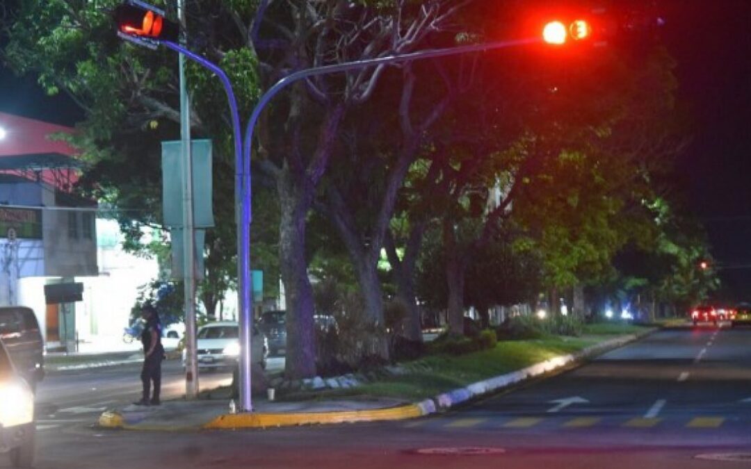 CONTINÚA MODERNIZACIÓN DE SEMÁFOROS EN LA VILLA