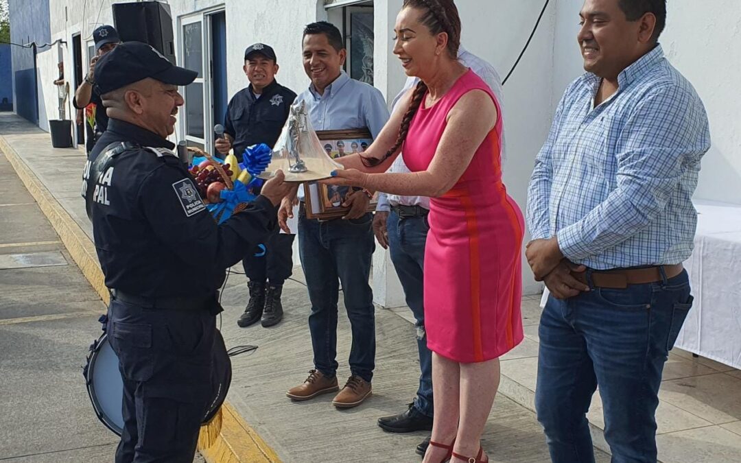 RECONOCE VILLA DE ÁLVAREZ A POLICÍA MUNICIPAL POR 30 AÑOS DE SERVICIO