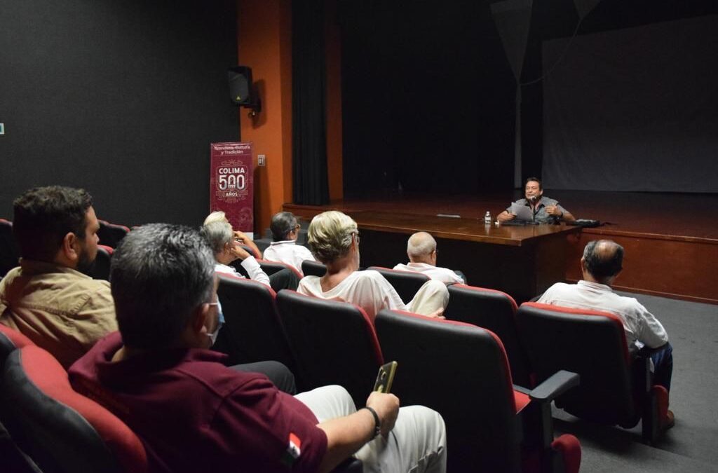 CONTINÚA CON ÉXITO CHARLAS PARA PROMOVER LA LITERATURA Y LAS ARTES