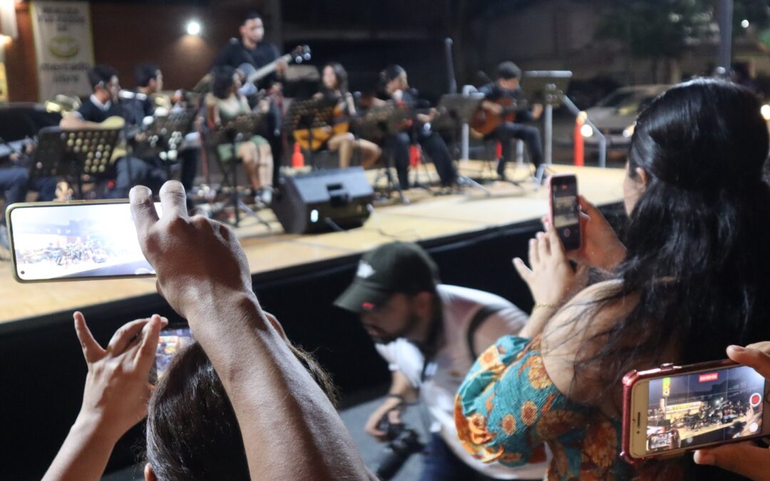 SE PRESENTAN ALUMNAS Y ALUMNOS DEL CENTRO CULTURAL EN CORREDOR ARTESANAL «BRISAS»