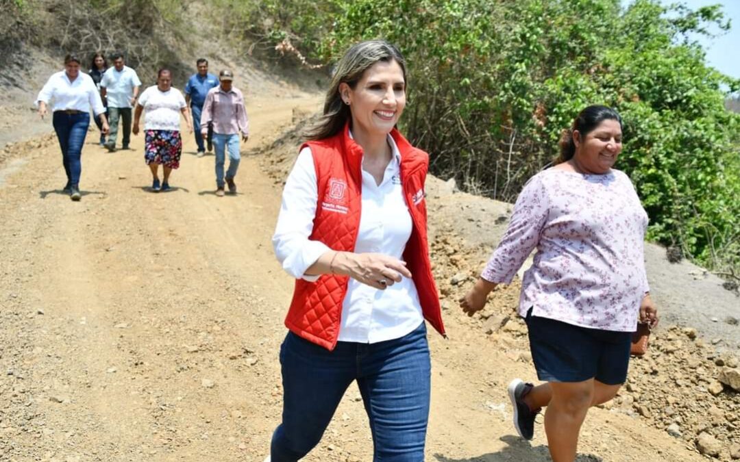 MARGARITA MORENO VINCULA A COMUNIDADES Y MEJORA CAMINOS SACACOSECHAS