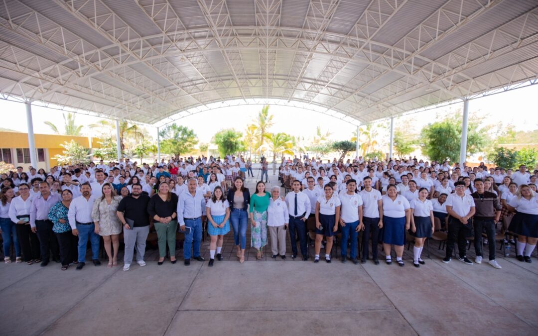 INDIRA PRESENTA COLIBECAS COMPUTADORAS PARA NIVEL SUPERIOR A ESTUDIANTES DEL ISENCO CAMPUS CUAUHTÉMOC