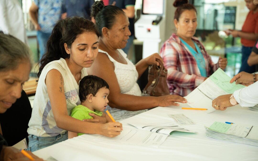 ENTREGA GRISELDA MARTÍNEZ APOYOS PARA 30 FAMILIAS CON NECESIDADES ESPECIALES