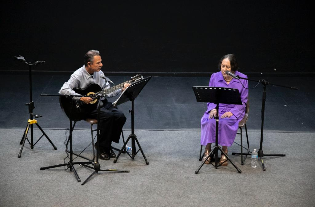 CUEVAS Y HERNÁNDEZ MEZCLAN LITERATURA Y MÚSICA A INVITACIÓN DEL AYUNTAMIENTO DE MANZANILLO