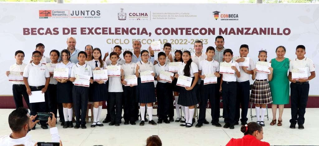 ESTUDIANTES DE MANZANILLO RECIBEN BECA DE EXCELENCIA CONTECON