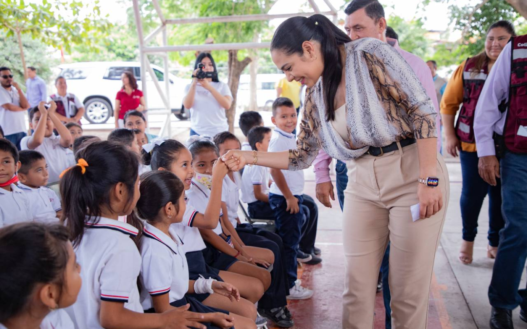 INDIRA ENTREGA UNIFORMES GRATUITOS EN IXTLAHUACÁN