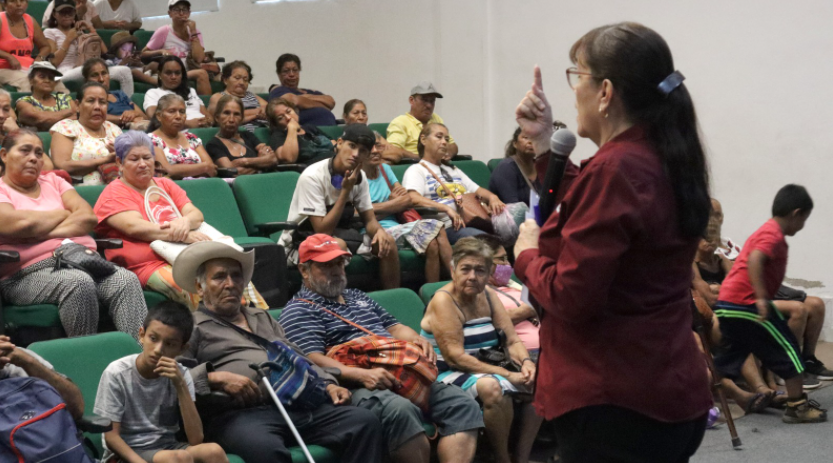 EL AYUNTAMIENTO DE MANZANILLO ENTREGA APOYOS A 259 FAMILIAS MANZANILLENSES