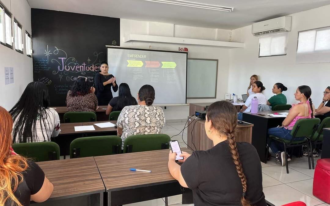 SUBSEJUV CAPACITA A MÁS DE 20 MUJERES JÓVENES EMPRENDEDORAS