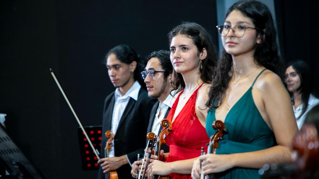 MAGISTRAL CONCIERTO OFRECIÓ LA CAMERATA MAR DE FONDO DEL AYUNTAMIENTO DE MANZANILLO