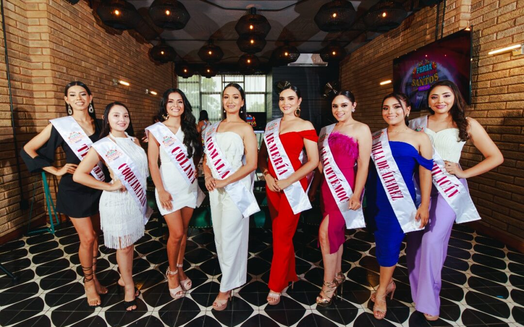 RECIBEN BANDA COMO CANDIDATAS A EMBAJADORA DE LA FERIA DE COLIMA