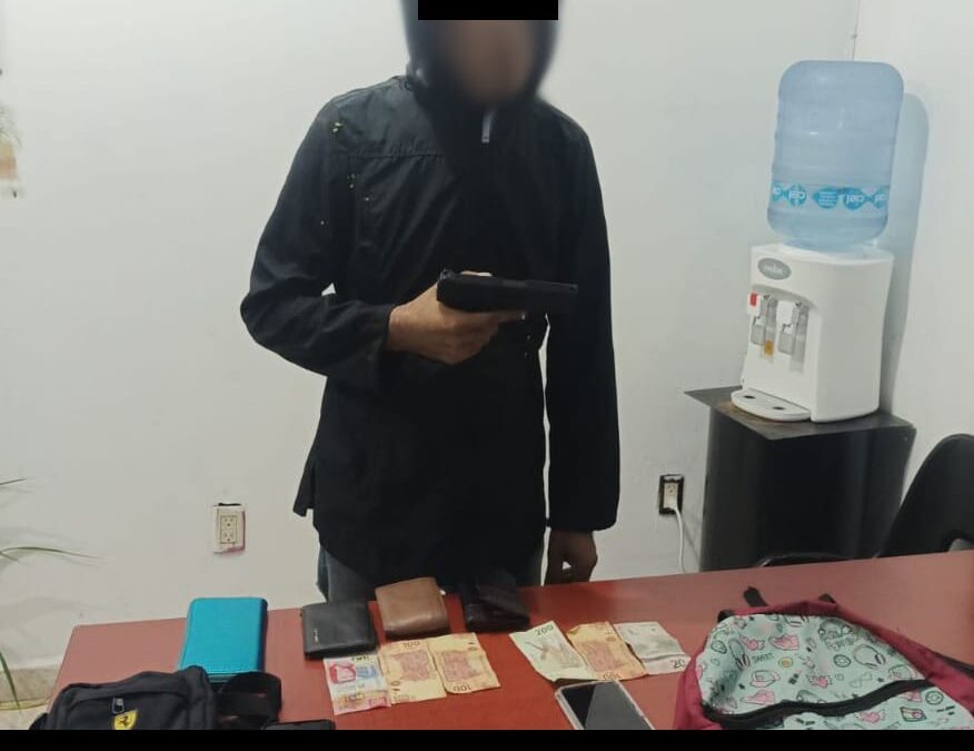 CAPTURAN POLICÍAS DE LA VILLA A HAMPÓN DE TIENDAS DE CONVENIENCIA