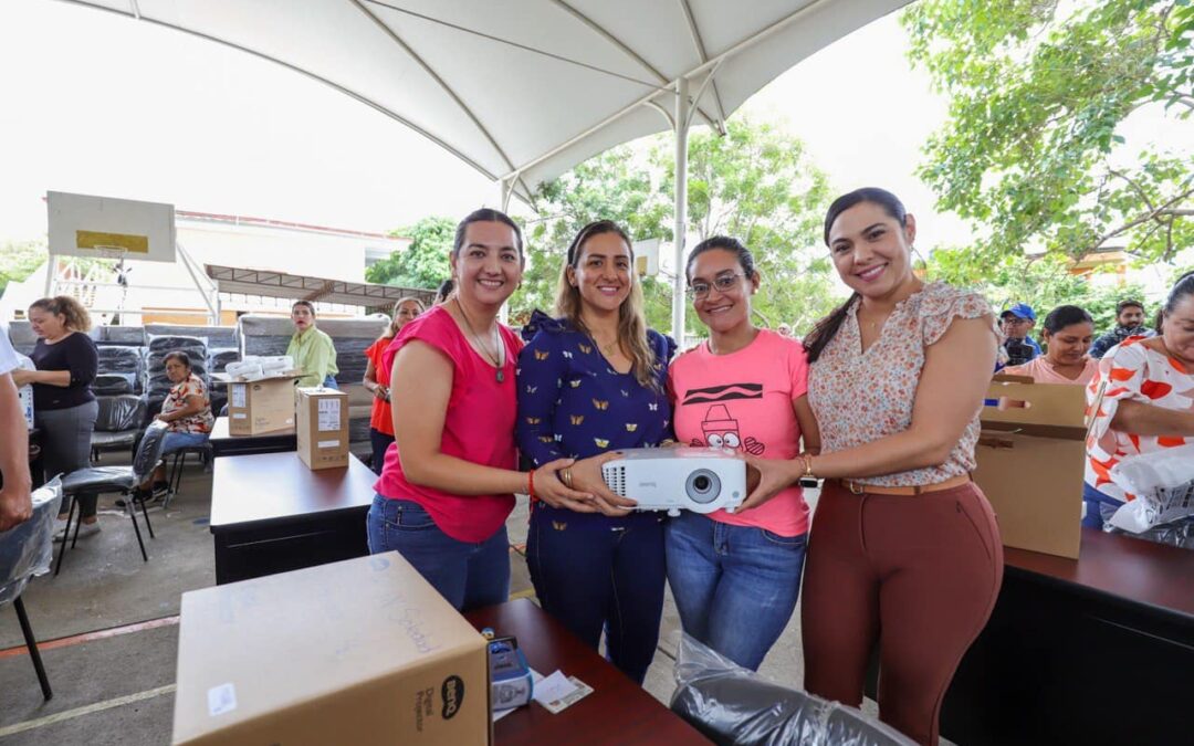 INDIRA ENTREGÓ MOBILIARIO EN PRIMARIA DE CUAUHTÉMOC, POR MÁS DE 1.3 MDP