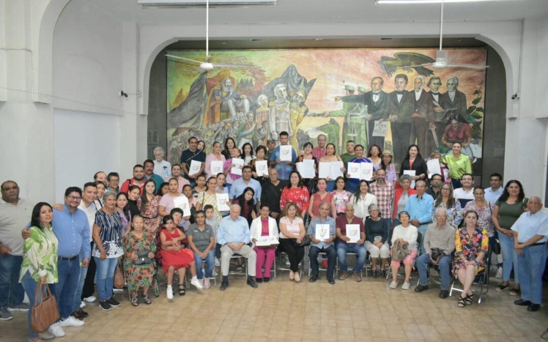 CUMPLE TEY CON ENTREGA DE 20 ESCRITURAS DE JARDINES Y ÁREAS VERDES A COMITÉS DE BARRIO