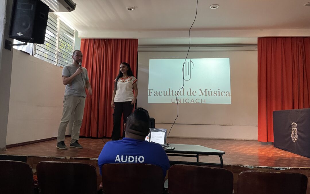 IMPARTE DOCENTE DE LA UDEC CONFERENCIA  SOBRE EL MARIACHI, EN CHIAPAS