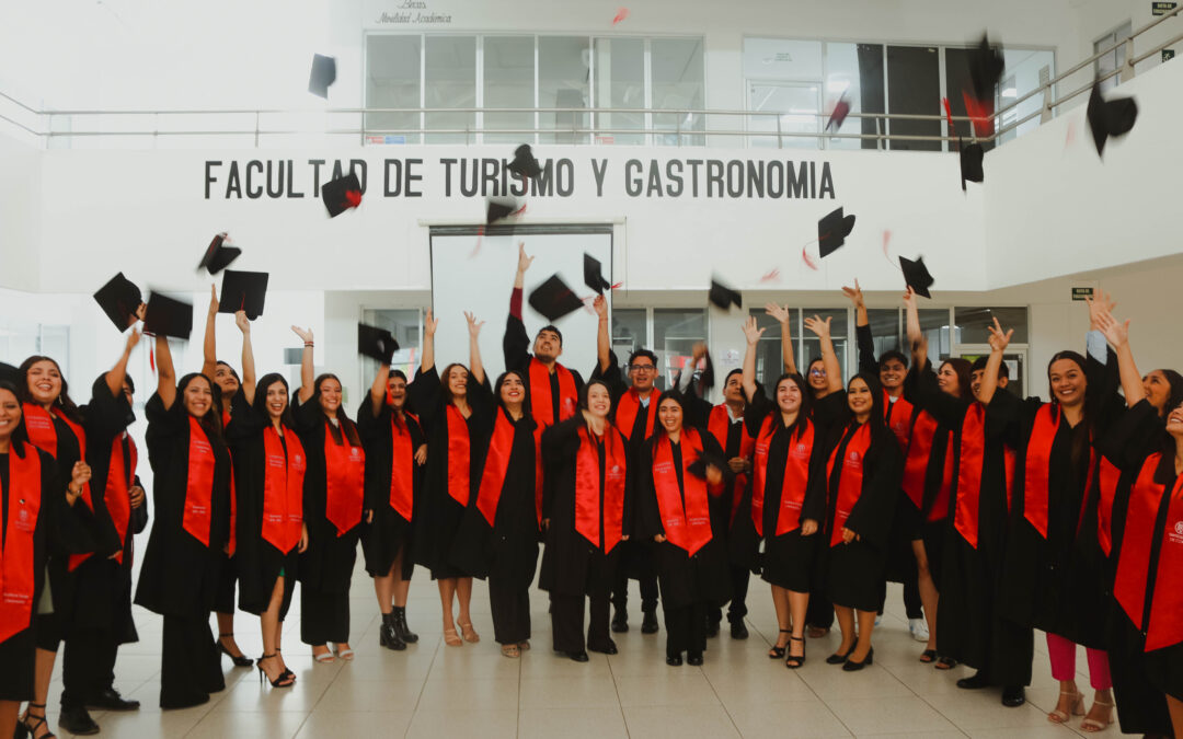 EGRESAN DE LA UDEC 24 NUEVOS GESTORES TURÍSTICOS, EN MANZANILLO