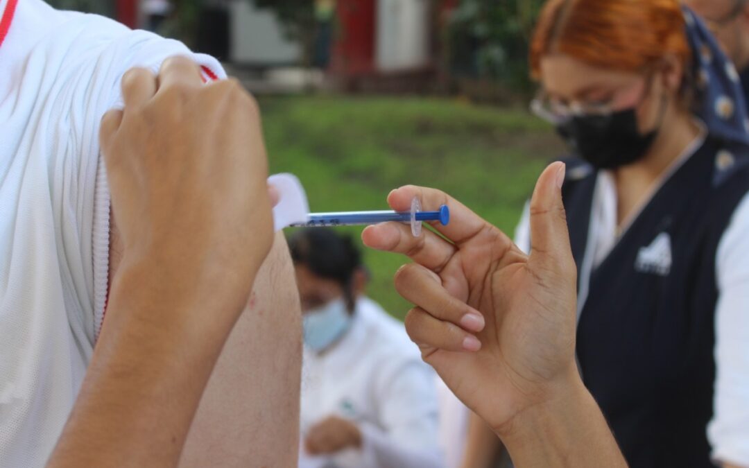 CONTINÚA VACUNACIÓN CONTRA COVID-19 E INFLUENZA EN EL ESTADO DE COLIMA