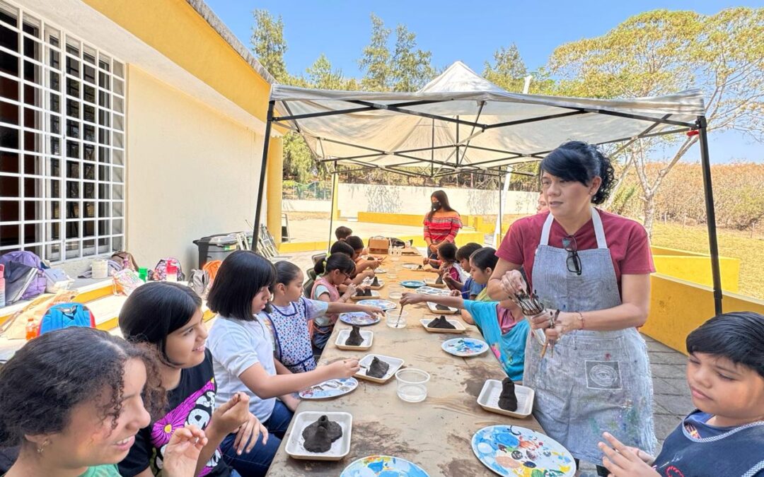 PEQUEÑOS ARTISTAS VISUALES EXPLORAN LA CASA DEL VOLCÁN
