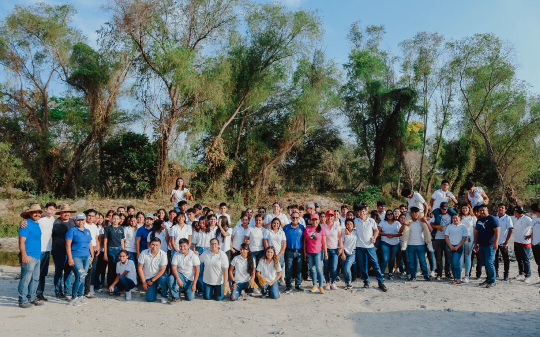 CELEBRAN DÍA INTERNACIONAL DE LA TIERRA LIMPIANDO EL ARROYO “EL PASO”
