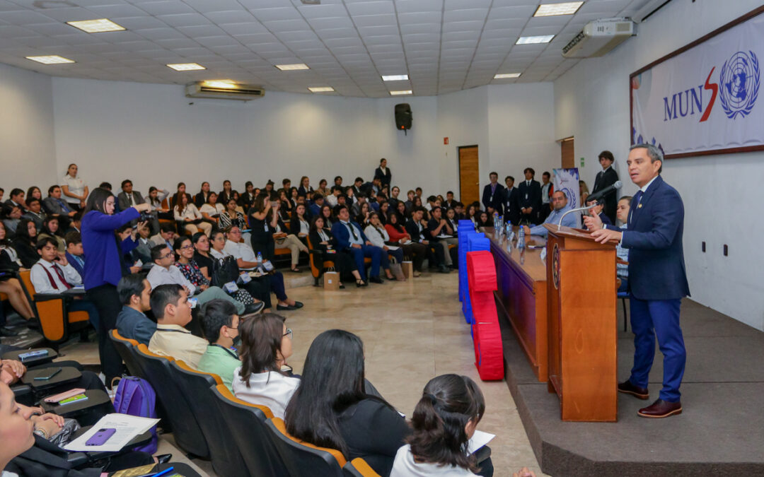 PARTICIPA UDEC EN EJERCICIO DE MODELO DE NACIONES UNIDAS DEL FRAY PEDRO