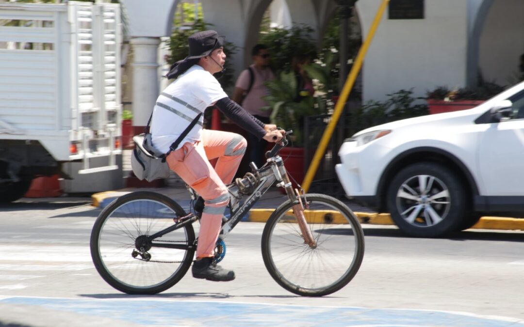RECOMIENDA SALUD PERMANECER A LA SOMBRA, HIDRATARSE Y USO DE ROPA PROTECTORA CONTRA LA RADIACIÓN SOLAR