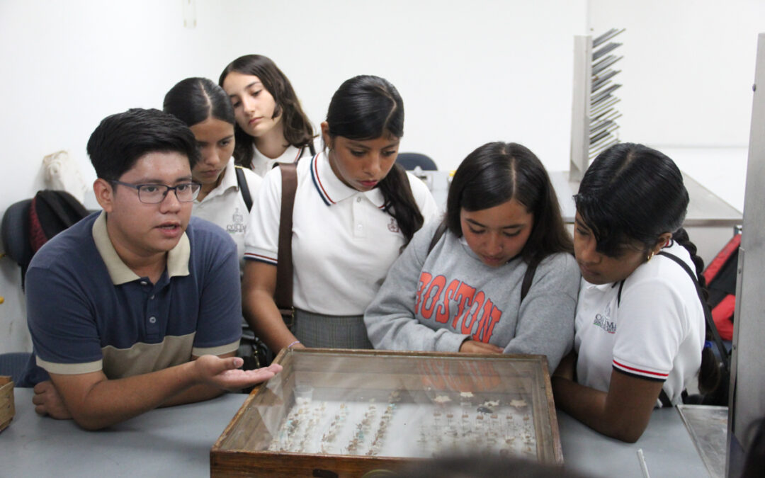 VISITAN ESTUDIANTES DE SECUNDARIA EL CAMPUS TECOMÁN