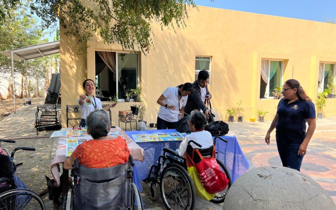 CONVIVEN ESTUDIANTES DE CONTABILIDAD CON ADULTOS MAYORES DE MANZANILLO