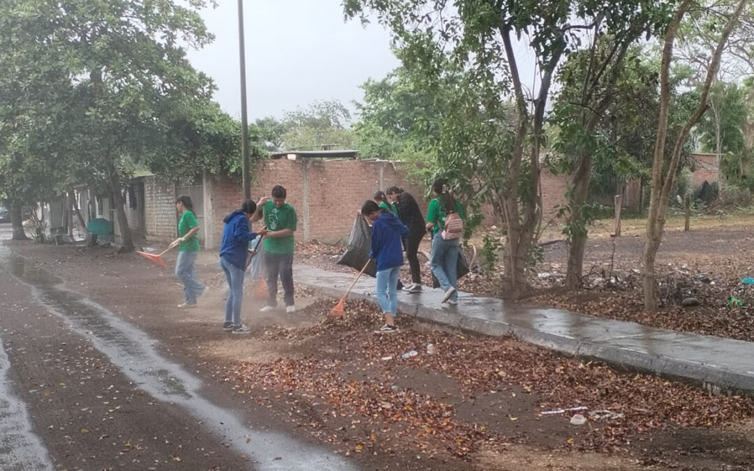 CELEBRAN 44 AÑOS DEL BACHILLERATO 21 CON JORNADA DE LIMPIEZA Y REFORESTACIÓN