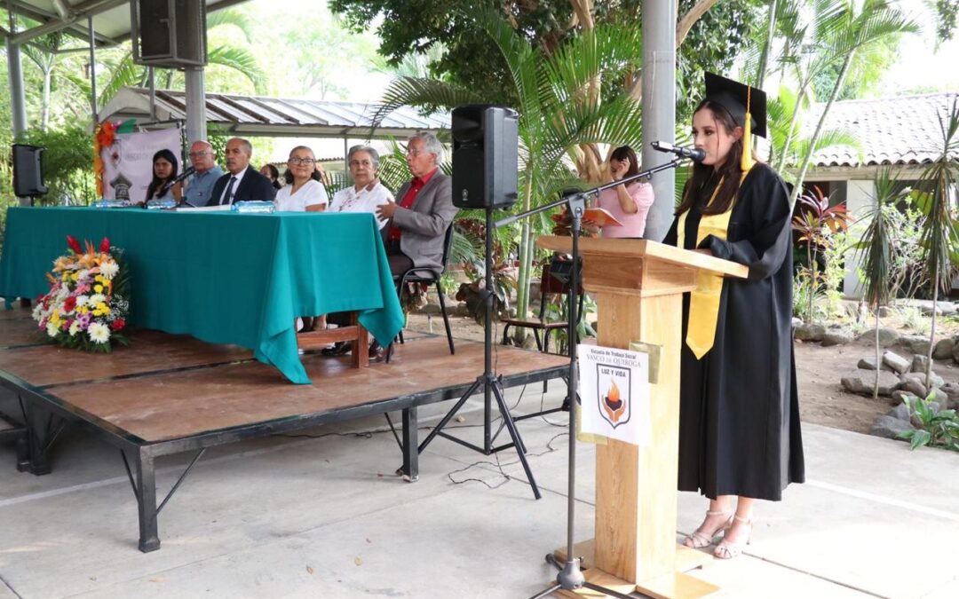 DESTACA EDUCACIÓN COLIMA EGRESADOS DEL VASCO DE QUIROGA