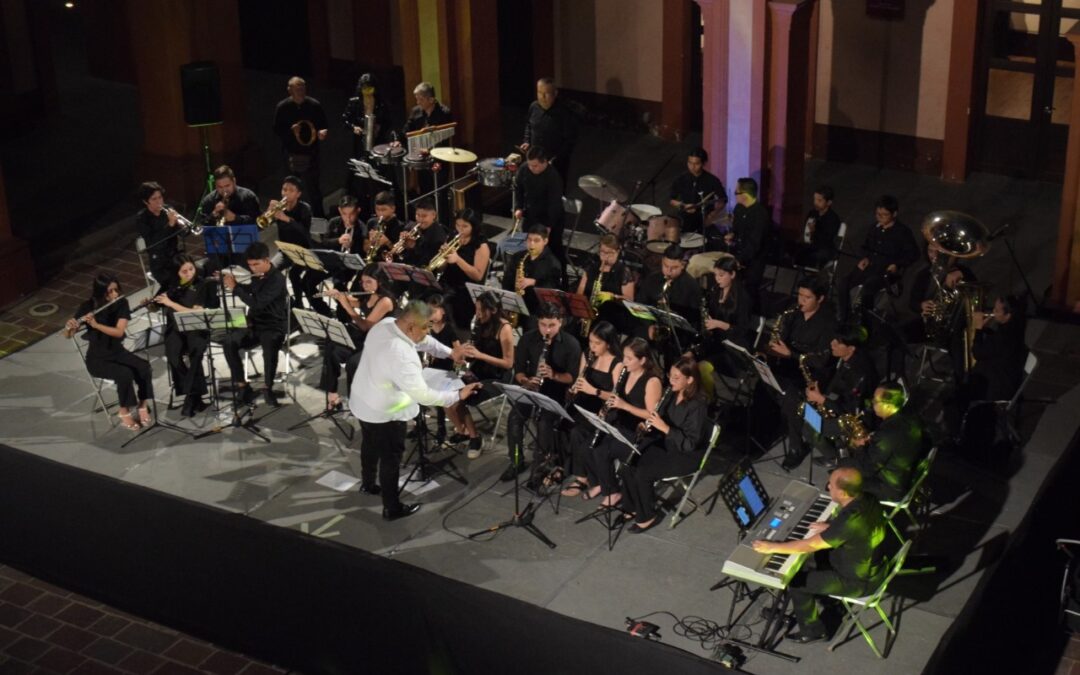 CELEBRAN EL DÍA DEL PADRE CON GRUPOS INFANTILES Y JUVENILES DE CULTURA COLIMA