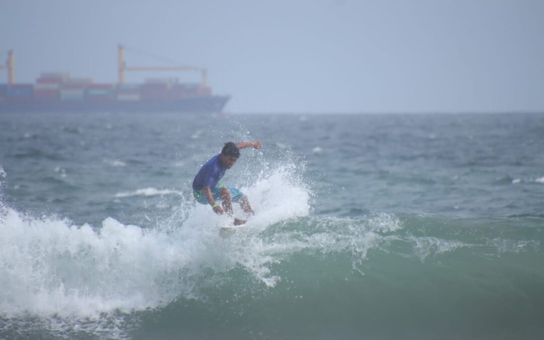 QUETZALLI BALTAZAR DA BRONCE A COLIMA EN EL SURFING DE NACIONALES CONADE, EN MANZANILLO