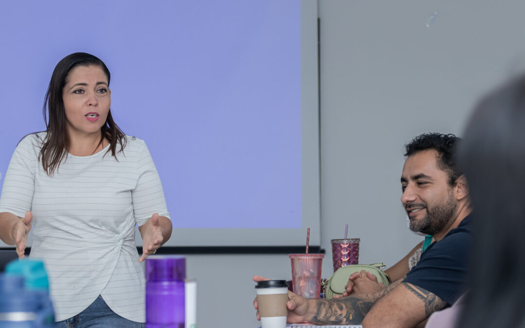 ENSEÑAN A DOCENTES CÓMO IDENTIFICAR CONDUCTAS AUTOLESIVAS EN ESTUDIANTES