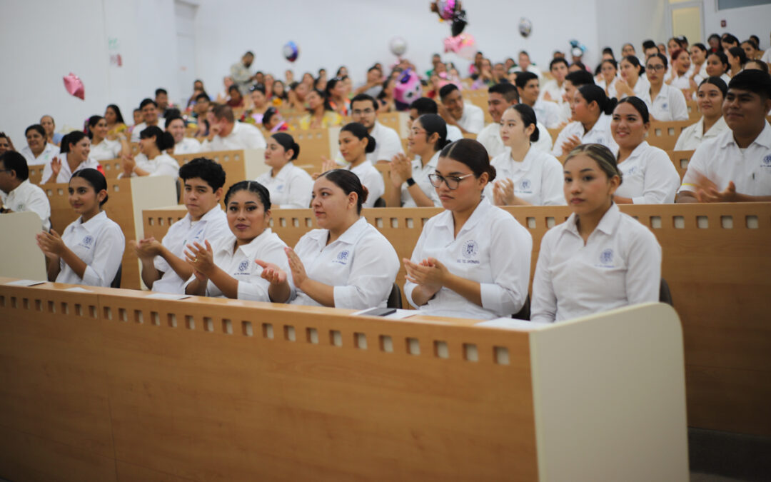 ENTREGA UDEC 75 CERTIFICADOS A ENFERMEROS Y ENFERMERAS CON ESPECIALIDAD TÉCNICA