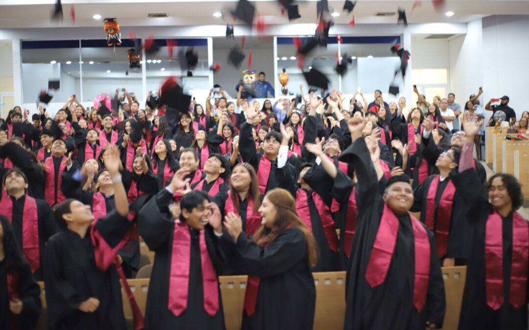 BACHILLERATO 23 DE LA UDEC DESPIDE CON HONORES A 85 NUEVOS PROFESIONISTAS