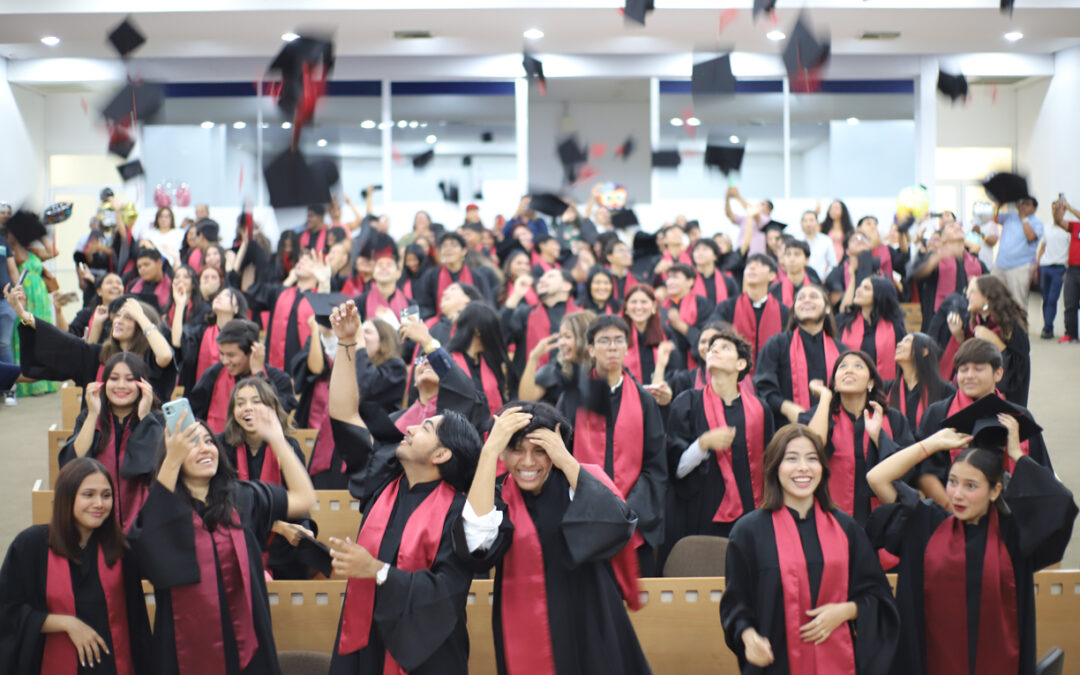 EMOTIVA GRADUACIÓN DEL BACHILLERATO 9 DE LA UDEC: GENERACIÓN 2021-2024