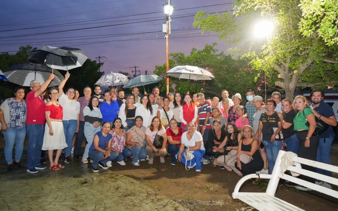 ENTREGA TEY CÁMARAS DE VIGILANCIA E INTERNET EN LOMAS DE LAS FLORES, LAS TUNAS Y REAL DE MINAS