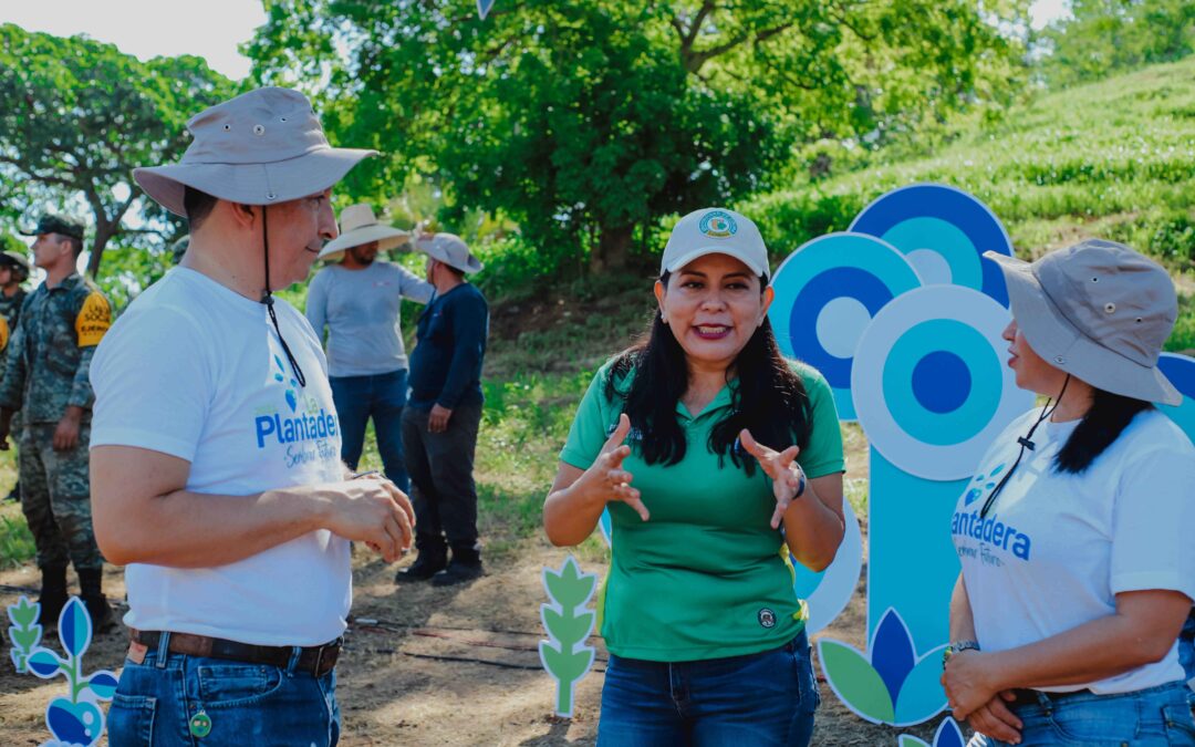 APOYA UDEC TERCERA CAMPAÑA DE REFORESTACIÓN DE PEÑA COLORADA