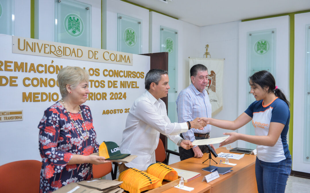 PREMIA LA UDEC A BACHILLERES QUE GANARON CONCURSOS DE CONOCIMIENTOS