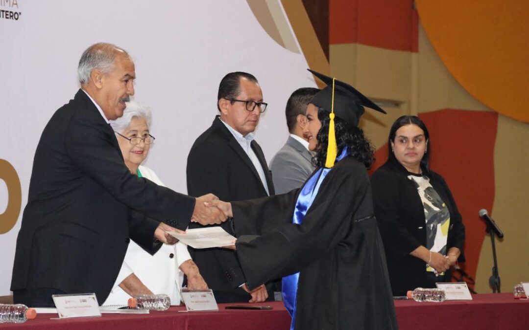 SECRETARIO DE EDUCACIÓN Y CULTURA ENCABEZA GRADUACIÓN DE LICENCIATURAS EN EL ISENCO