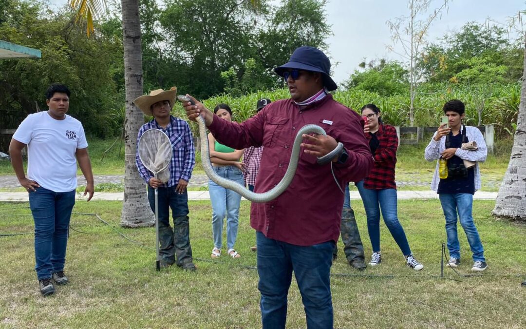 CONOCEN ESTUDIANTES DE BIOLOGÍA MANEJO DE FAUNA VENENOSA Y NO VENENOSA