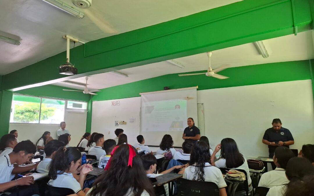 ENSEÑAN A PREVENIR EL DELITO A JÓVENES BACHILLERES, EN TECOMÁN